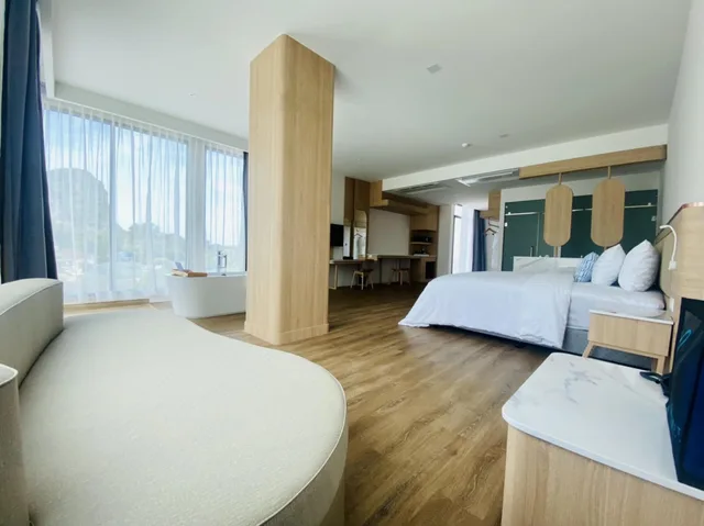 Junior Suite, King Bed, Infinity Aonang Krabi 3/8