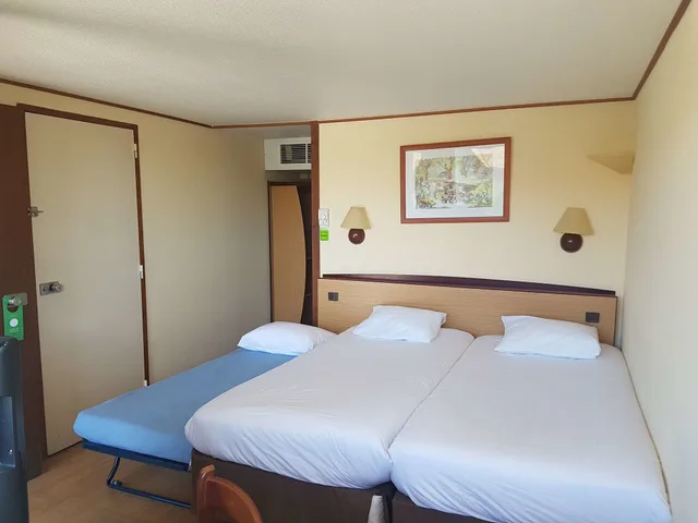 غرفة قياسية بسريرين منفصلين، Campanile Salon De Provence 1/7