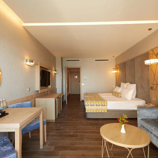 Deluxe, King Bed, Sea Front، Secrets Sunny Beach Resort & Spa - Adults Only 2/4