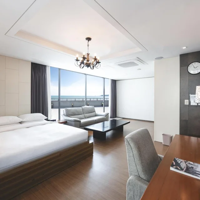 جناح رئاسي، Sunset Hotel 8/10
