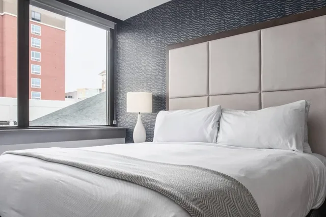 جناح جونيور بسرير كينج مع أريكة بمنطقة جلوس، Haywood Park Hotel, Ascend Hotel Collection 2/8