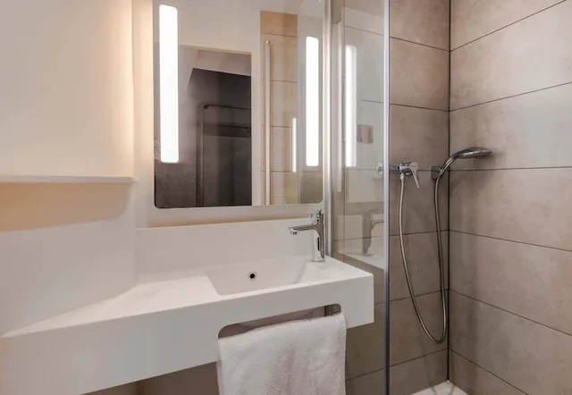 غرفة قياسية ثلاثية بسريرين منفصلين وسرير بطابقين، B&B Hotel Cholet Nord 7/9