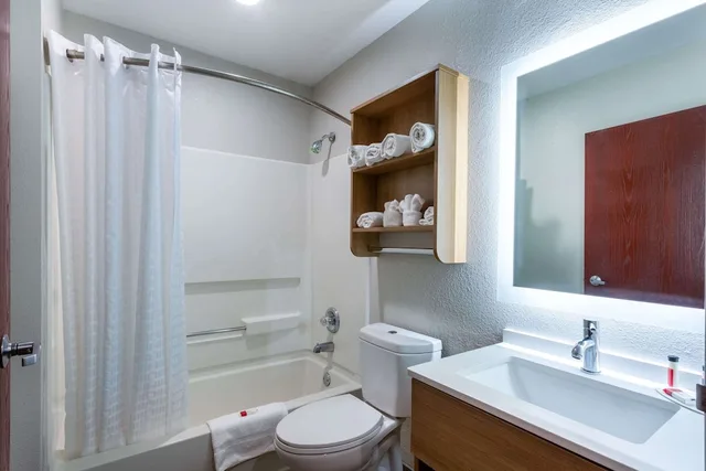 غرفة بسرير كوين، Microtel Inn And Suites Burlington 4/5