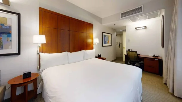 غرفة قياسية بسرير كينج، Club Quarters Central Loop 1/6