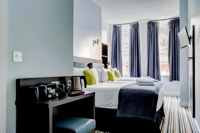 غرفة رباعية، Trebovir Hotel 2/2