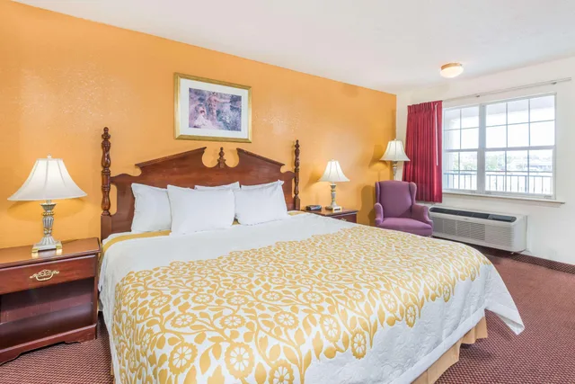 غرفة بسرير كينج، Days Inn By Wyndham Amherst 1/2