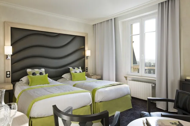 غرفة سوبيريور بسرير مزدوج بإطلالة على المدينة، Le Grand Hotel Des Thermes 1/2