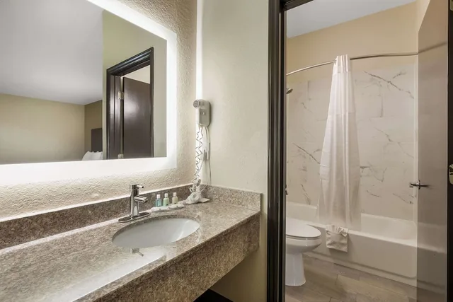 Standard, King Bed, Quality Inn Commerce at I-85 10/10