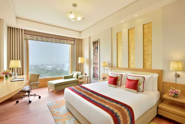 غرفة تنفيذية بسرير كينج، Radisson Noida 4/7