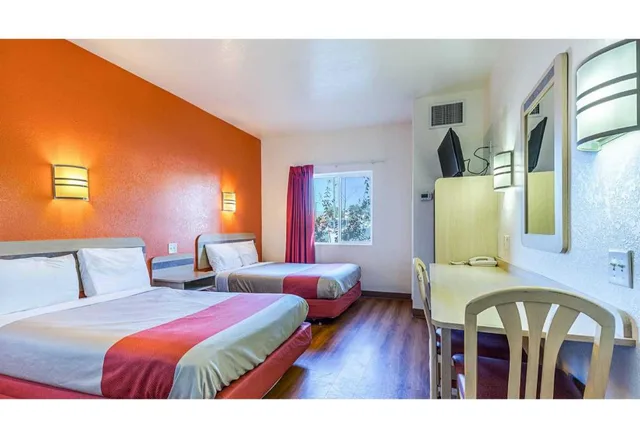 2 Full Beds - Non-Smoking، Motel6 Beatty, NV - Death Valley 1/10