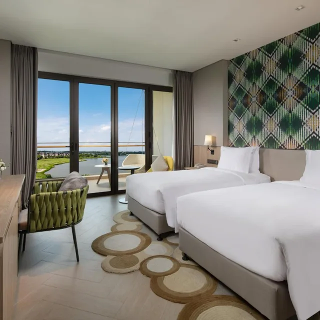 غرفة بريميوم بسرير فردي بإطلالة على البحيرة بشرفة، Holiday Inn Resort Qionghai Guantang 1/6