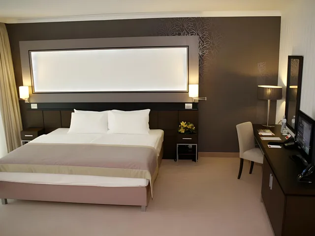 جناح بسرير مزدوج مع أريكة، Aquaworld Resort Budapest Formerly Ramada Resort Aquaworld Budapest 2/2