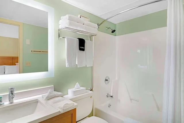 غرفة قياسية بسرير كينج، Best Western Inn & Suites Rutland-Killington 4/4