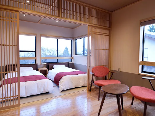 غرفة يابانية بسريرين منفصلين بأرضية تاتامي، Ryokan Okayama 1/1