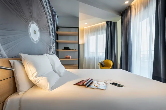 غرفة سوبيريور بسرير مزدوج بشرفة بإطلالة، NOVOTEL BELLEVILLE PARIS 20 1/5