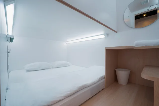 Earth, Double Bed، Bobobox Pods Alun Alun 1/2