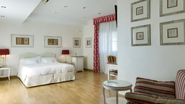 غرفة بسرير مزدوج بإطلالة على البحيرة، Hotel Rivalago 1/7