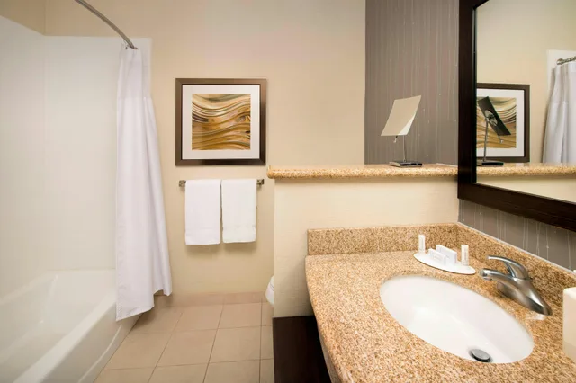 غرفة بسريرين كوين، Courtyard Lufkin 3/4