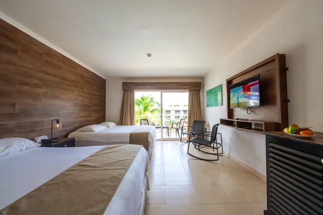 غرفة سوبيريور بإطلالة على المسبح، Playa Blanca Beach Resort - All Inclusive 1/2