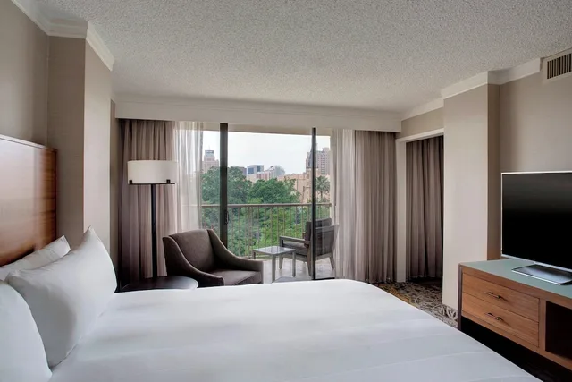 غرفة بسريرين مزدوجين بشرفة بإطلالة، San Antonio Marriott Riverwalk Hotel 1/7