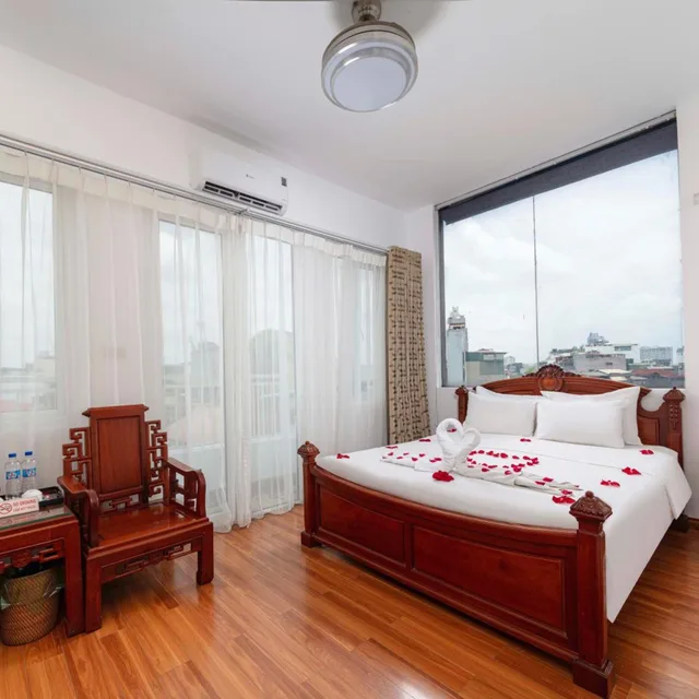 Junior Suite, Balcony, Phoenix Palace 5/10