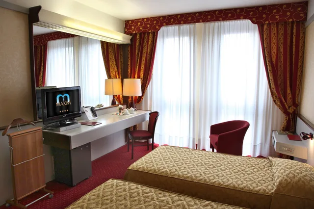 غرفة كلاسيكية بسريرين منفصلين، Maxim Hotel 4/5