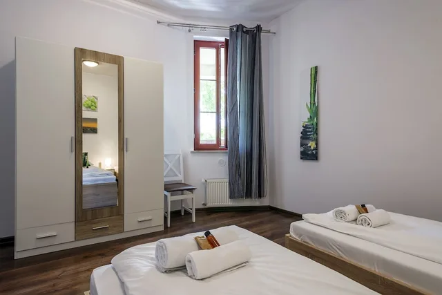 شقة بستة أسرّة بشرفة بغرفتي نوم مع أريكة، Galeria Italiana Apartments 2/3