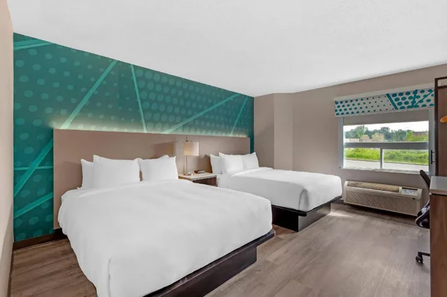 Upgrade, 2 Queen Beds، Comfort Inn Bracebridge, ON 2/3