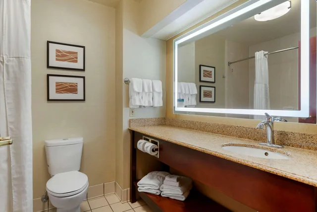 جناح بسرير كينج، Comfort Inn & Suites Jackson North 5/5