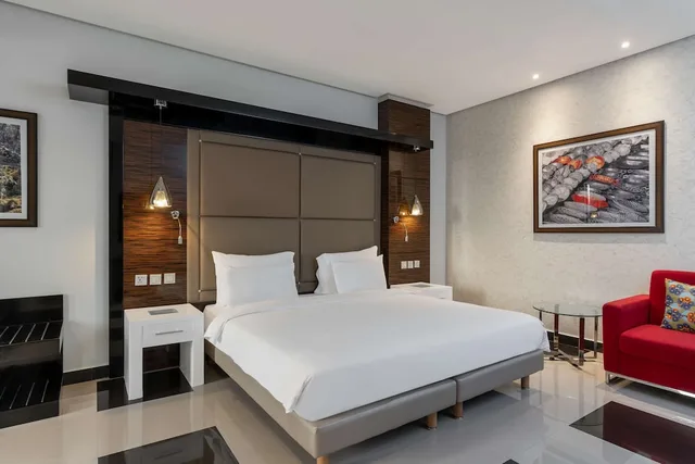 غرفة سوبيريور بسرير كينج بإطلالة على المسبح، RADISSON BLU HOTEL, LUSAKA 1/10
