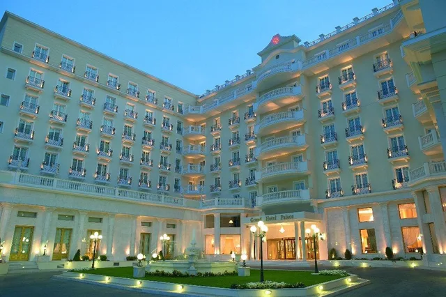 غرفة ديلوكس بإطلالة على الحديقة، Grand Hotel Palace 1/2