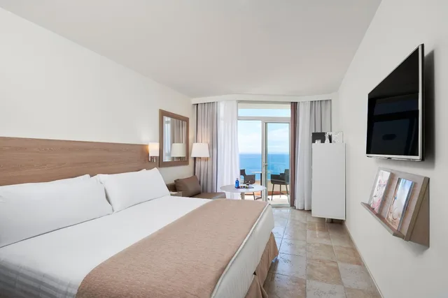 Connecting, Melia, Double Bed, Sea Front، Melia Calvia Beach 2/7