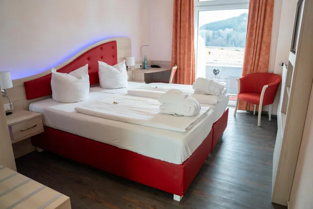 غرفة قياسية بسرير مزدوج بإطلالة على الفناء، Hotel Hochsauerland 2010 3/10