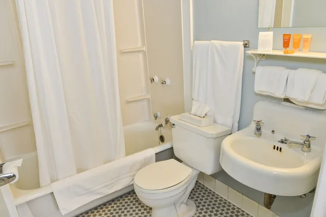 Room, Double Bed, Penn Wells Historic Hotel 1/1