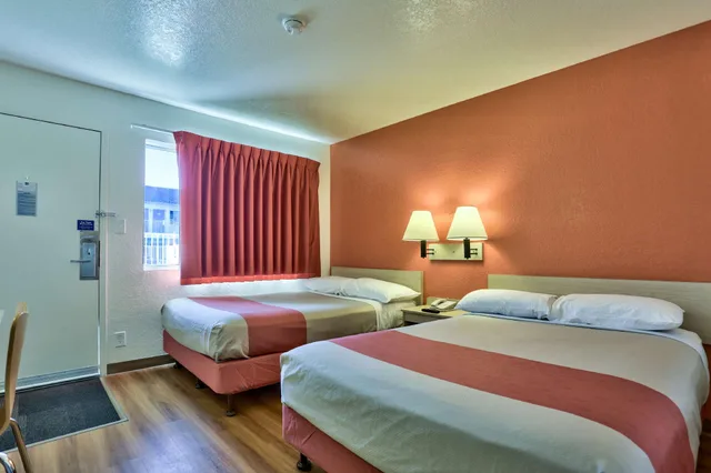 غرفة بسريرين مزدوجين، Motel6 Flagstaff, AZ - Butler 2/2