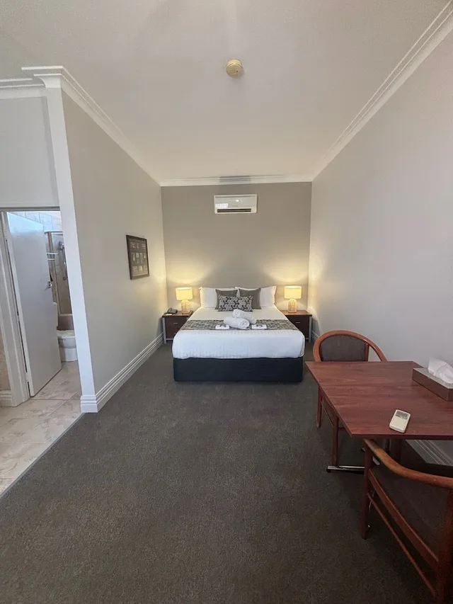 Superior, Studio, Queen Bed, Kitchenette, SILVER HAVEN MOTOR INN 3/5