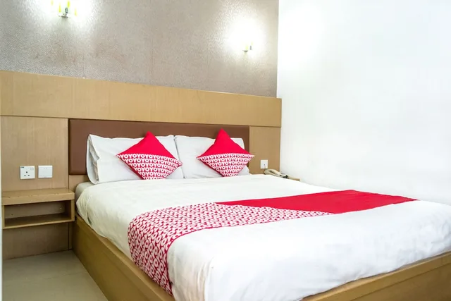 غرفة ديلوكس بسرير مزدوج، SUPER OYO Capital O 664 Romance Hotel 2/5