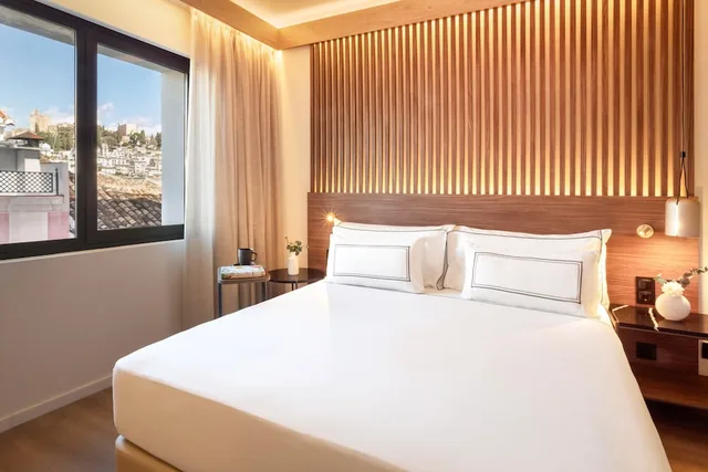 The Level, King Bed, Alhambra View، Melia Granada 1/5