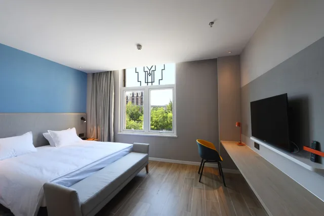 Standard, King Bed, City View, Holiday Inn Express Tianjin Binhai an IHG Hotel 2/4