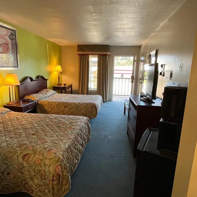 غرفة بسريرين كوين للمدخنين، Motel6 Bracey, VA - I-85 1/3