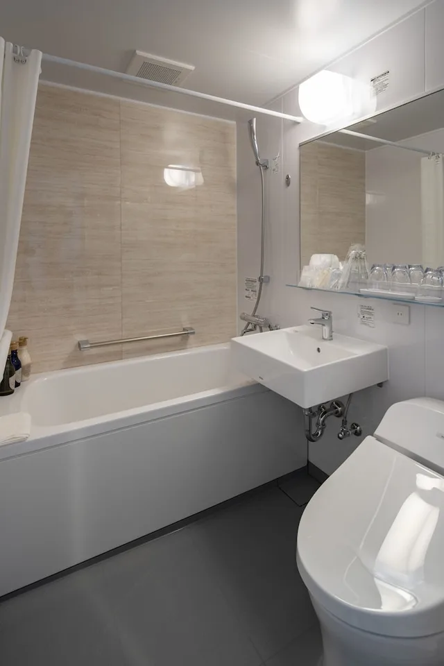 Hollywood, Twin Beds, Bathtub، Okinawa Hinode Resort And Hot Spring Hotel 3/3