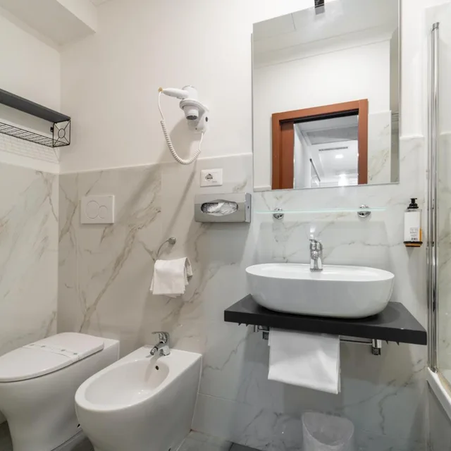 غرفة عائلية، Oxford Hotel 2/4