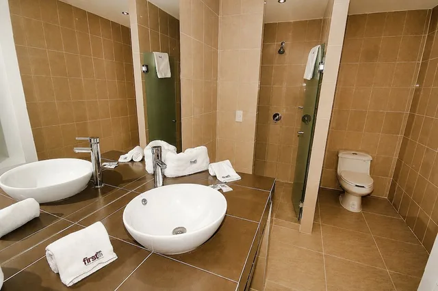 غرفة عائلية بسرير كينج وسرير فردي، First Inn Hotel and Business 9/10