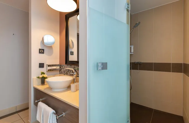جناح جونيور بسرير كوين، Leonardo Royal Hotel Berlin Alexanderplatz 3/4