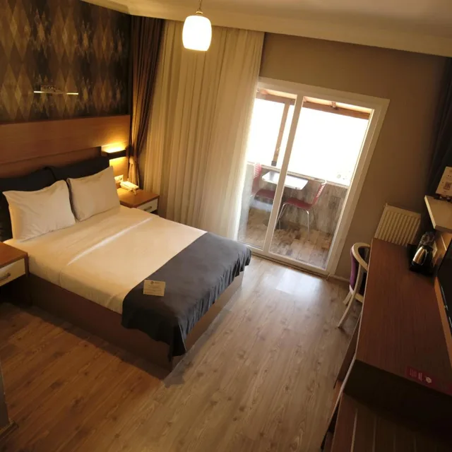 غرفة بسرير مزدوج بشرفة، Rhisos Otel 2/8