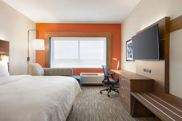 غرفة قياسية بسرير كينج لذوي الإعاقة، Holiday Inn Express Suites Beaver Dam 2/4