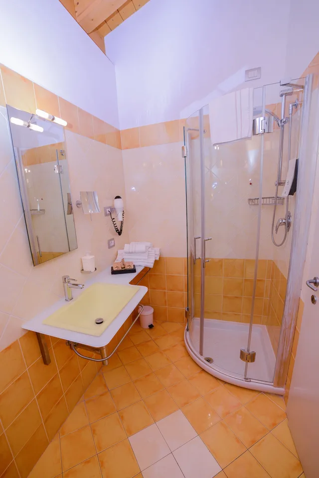 غرفة سوبيريور بسرير كينج وسرير فردي، AHG Donna Silvia Wellness Hotel 9/9