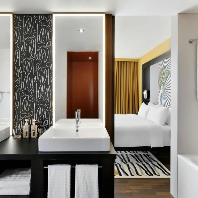 Executive, Suite, King Bed, Sofa, Club Lounge Access, RENAISSANCE ZURICH TOWER HOTEL 4/9