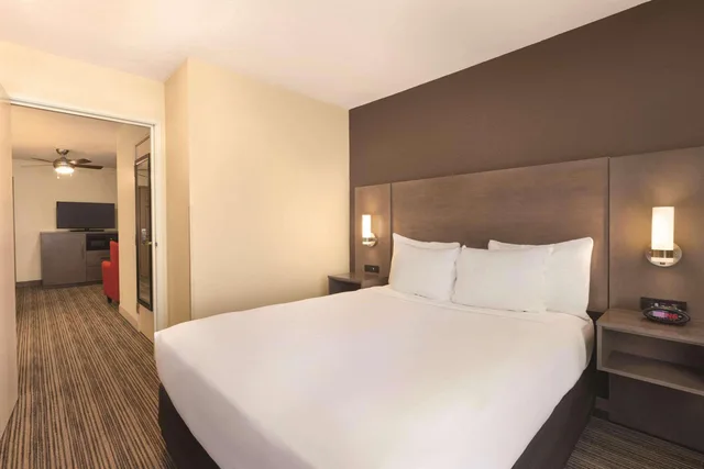 جناح بسرير كوين، Country Inn & Suites by Radisson, Albert Lea - Austin 2/2