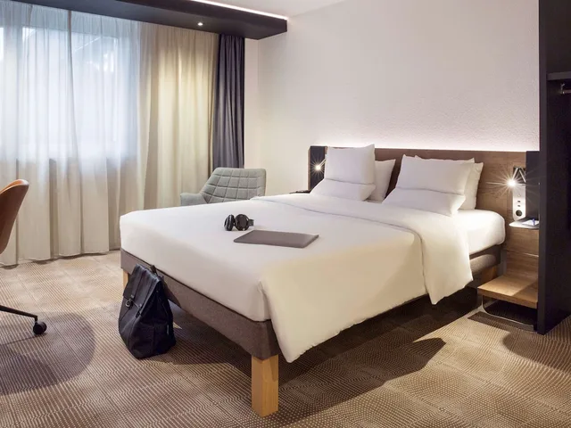 غرفة سوبيريور عائلية بسرير كوين مع أريكة، NOVOTEL LAUSANNE BUSSIGNY 1/10